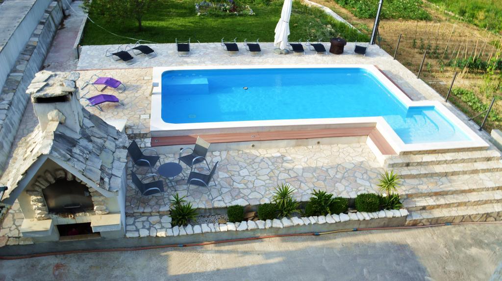Villa Bubalo Омиш Экстерьер фото